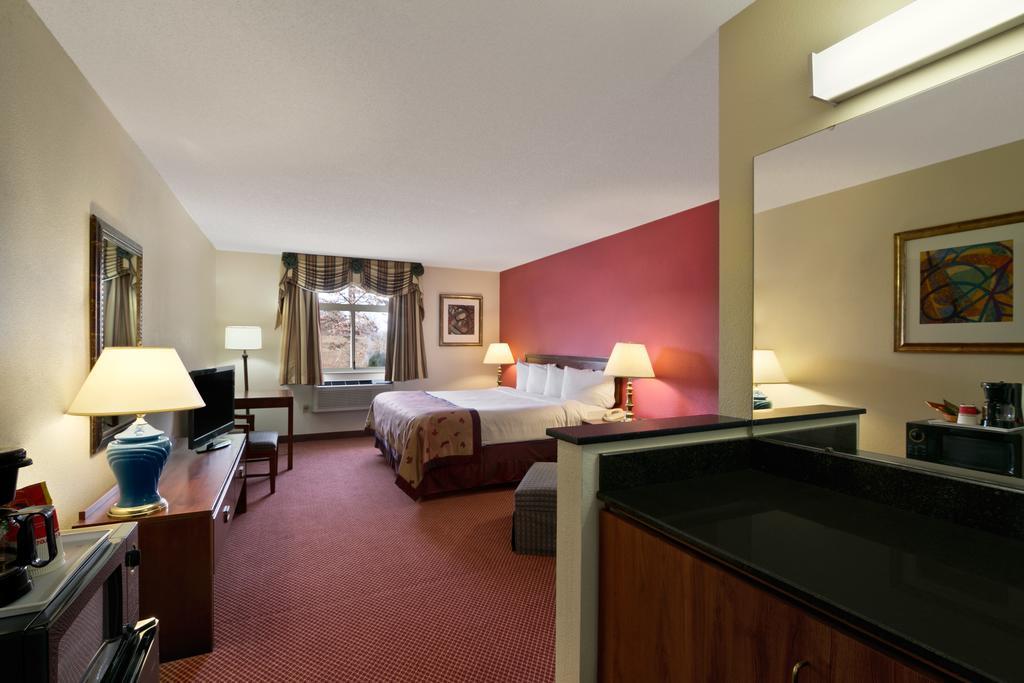Econo Lodge Whitehall Near Michigan'S Adventure Kamer foto