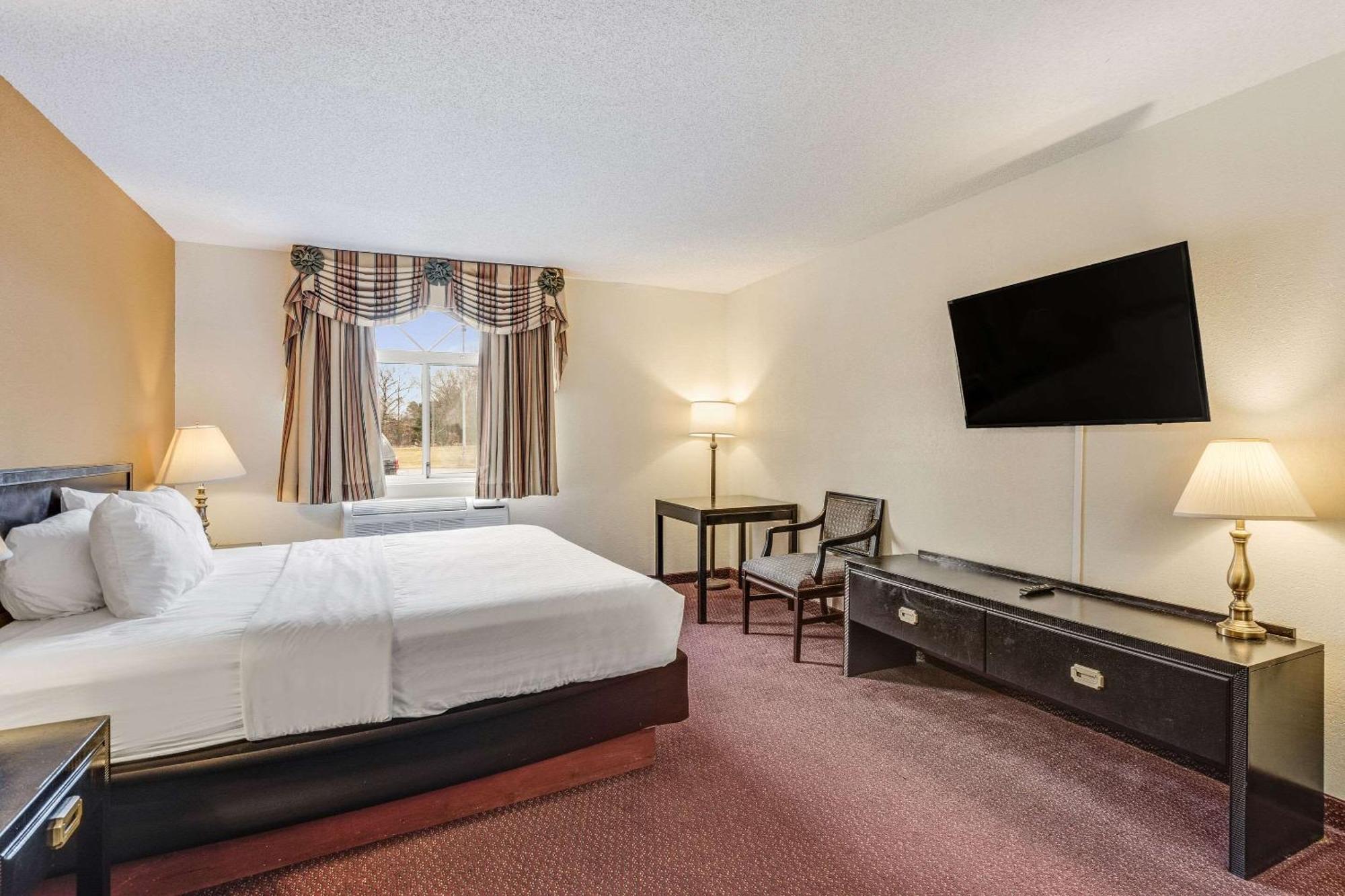 Econo Lodge Whitehall Near Michigan'S Adventure Buitenkant foto
