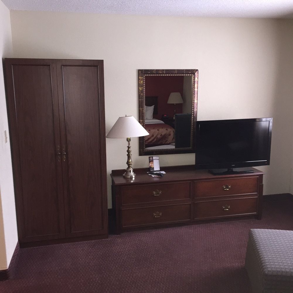 Econo Lodge Whitehall Near Michigan'S Adventure Buitenkant foto